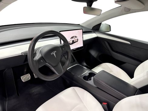 Certified 2023 Tesla Model Y Performance AWD/4WD image 9