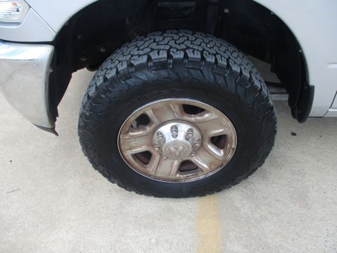 Used 2018 RAM 2500 Tradesman w/ Chrome Appearance Group image 3