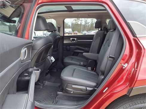 Used 2023 Kia Sorento SX image 18