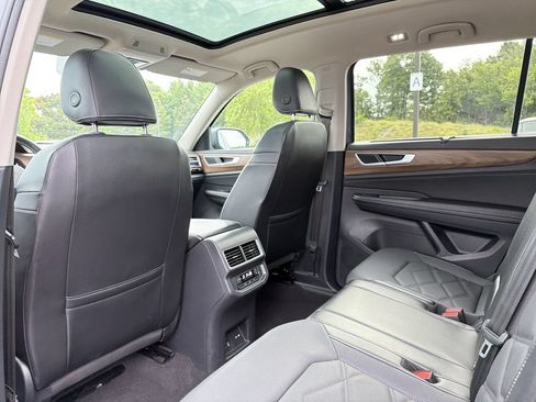 Used 2024 Volkswagen Atlas SE FWD image 12