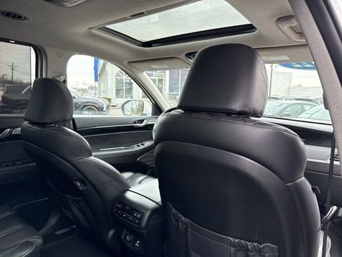 Used 2022 Hyundai Palisade Limited w/ Winter Package image 26