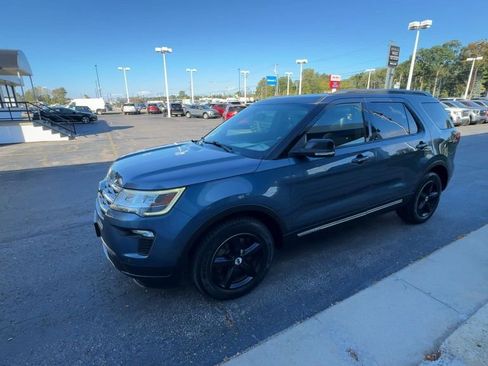 Used 2018 Ford Explorer XLT w/ Equipment Group 202A image 4