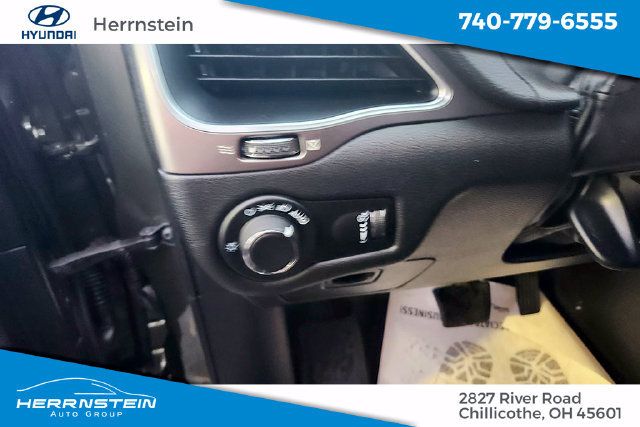 Used 2021 Jeep Cherokee Latitude w/ Mopar Interior Package AWD/4WD image 14