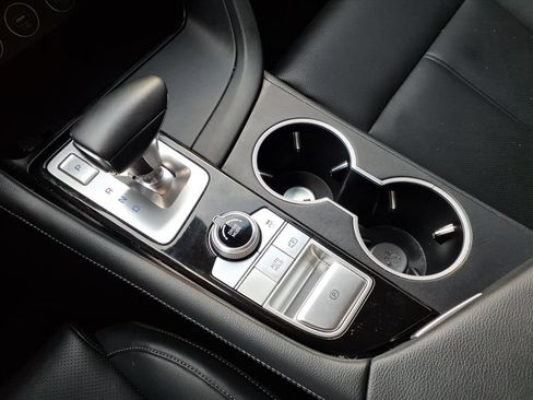 Used 2022 Genesis G70 2.0T RWD image 26