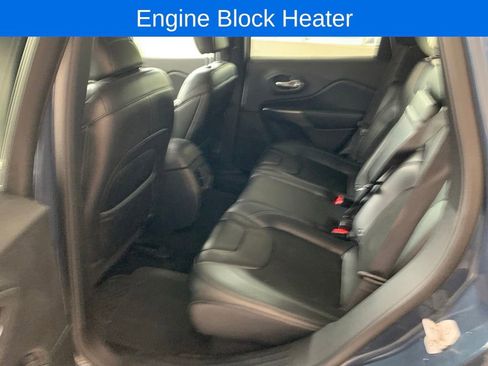 Used 2019 Jeep Cherokee Latitude Plus w/ Cold Weather Group AWD/4WD image 10