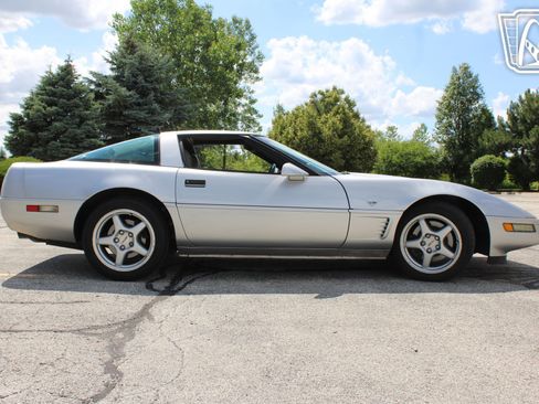 Used 1996 Chevrolet Corvette Coupe RWD image 35