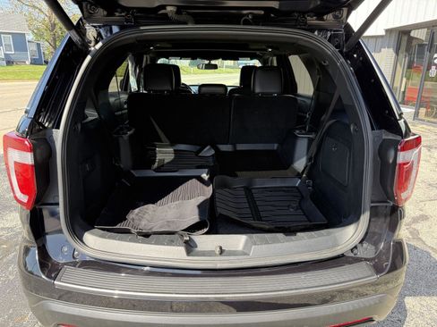Used 2019 Ford Explorer XLT w/ XLT Sport Appearance Package AWD/4WD image 18