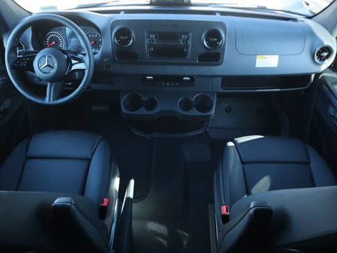 Used 2025 Mercedes-Benz Sprinter 2500 image 13
