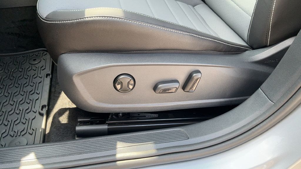 Used 2026 Volkswagen Jetta SE FWD image 18
