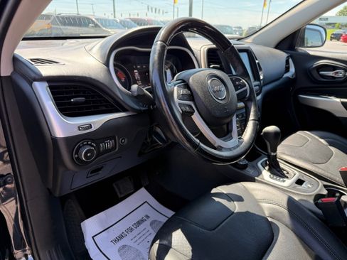 Used 2018 Jeep Cherokee Overland AWD/4WD image 18
