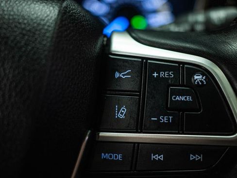 Used 2023 Toyota Highlander Bronze Edition image 19