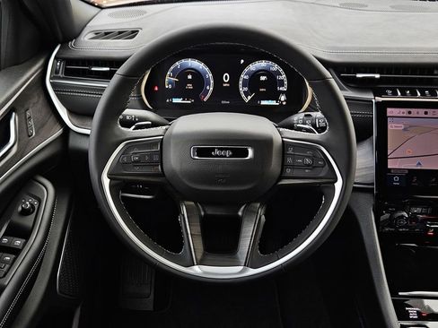 New 2025 Jeep Grand Cherokee Limited w/ Black Appearance Package image 16