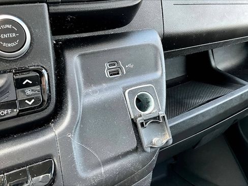 Used 2023 RAM ProMaster 2500 FWD image 11
