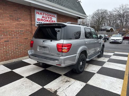 Used 2004 Toyota Sequoia SR5 image 3