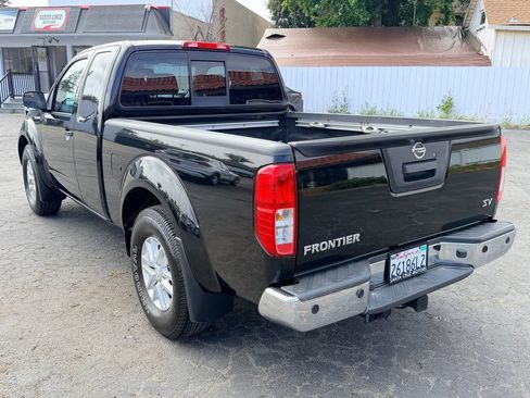 Used 2016 Nissan Frontier SV w/ SV Value Truck Package RWD image 4
