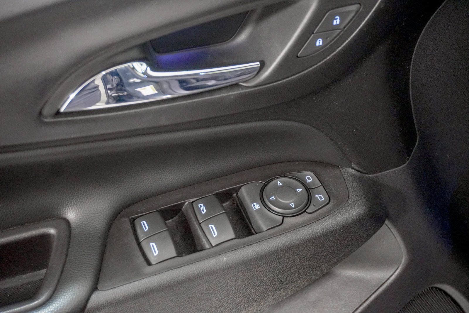 Used 2018 Chevrolet Equinox LT AWD/4WD image 17