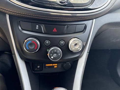 Used 2022 Chevrolet Trax LT w/ Driver Confidence Package image 25