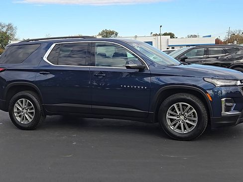 Certified 2023 Chevrolet Traverse LT w/ Rear Camera Mirror Package image 6