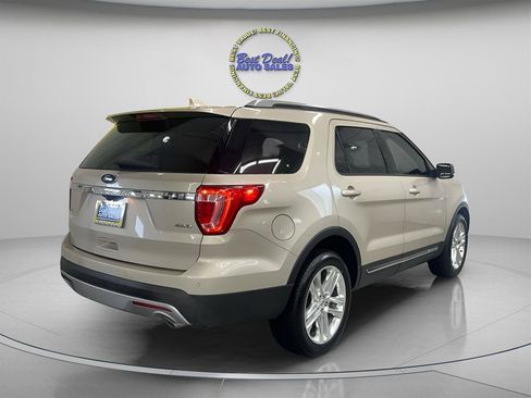 Used 2017 Ford Explorer XLT w/ Equipment Group 202A AWD/4WD image 5