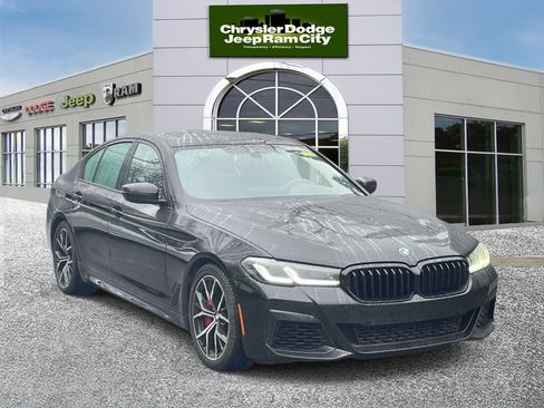 Used 2023 BMW M550i xDrive w/ Executive Package image 4