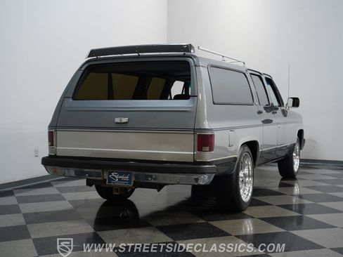 Used 1990 Chevrolet Suburban 2WD image 12