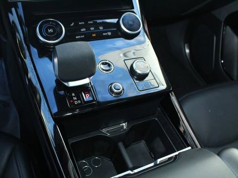 Used 2023 Land Rover Range Rover Sport SE image 16