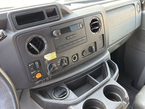 Used 2009 Ford E-350 and Econoline 350 Extended Super Duty RWD image 16
