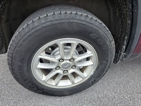 Used 2018 Jeep Grand Cherokee Laredo image 34