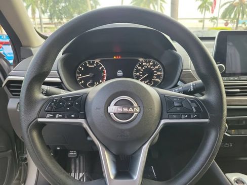Used 2024 Nissan Altima 2.5 SV FWD image 14