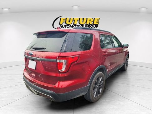 Certified 2017 Ford Explorer XLT w/ Equipment Group 202A FWD image 3