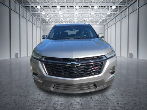 Used 2023 Chevrolet Traverse RS FWD image 2