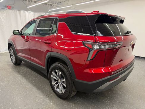 Used 2025 Chevrolet Equinox LT w/ Convenience Package II image 3