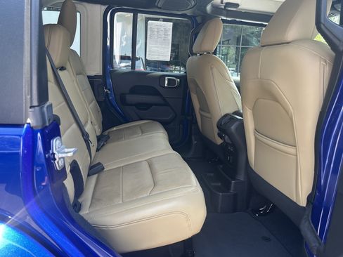 Used 2018 Jeep Wrangler Unlimited Sahara AWD/4WD image 21