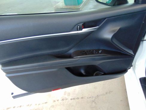 Used 2022 Toyota Camry SE FWD image 16