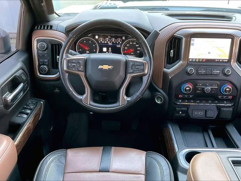 Used 2022 Chevrolet Silverado 2500 High Country w/ Technology Package AWD/4WD image 7