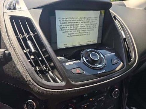 Used 2017 Ford Escape Titanium image 3