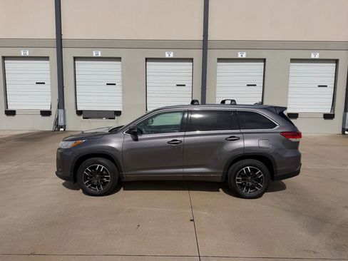 Used 2018 Toyota Highlander XLE image 6
