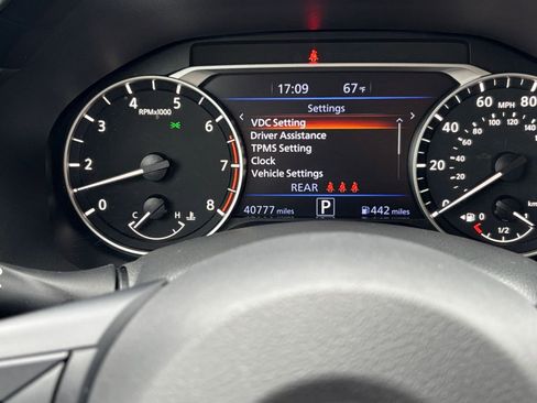 Used 2025 Nissan Altima 2.5 SV FWD image 40