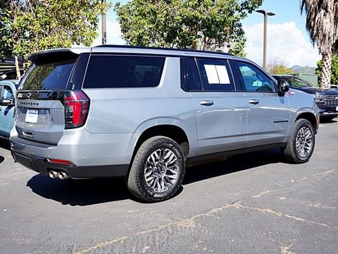 Used 2025 Chevrolet Suburban Z71 image 9