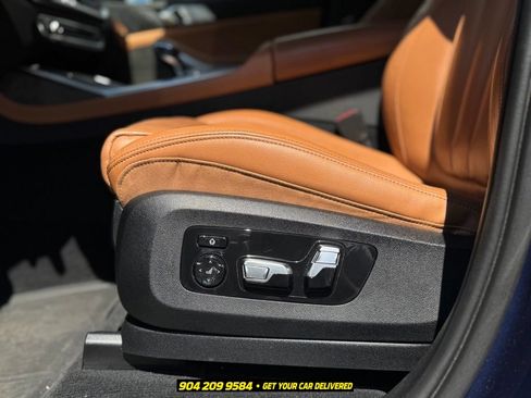 Used 2020 BMW X7 xDrive40i w/ Premium Package AWD/4WD image 13