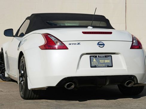 Used 2010 Nissan 370Z Touring RWD image 5