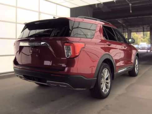 Used 2024 Ford Explorer XLT w/ Equipment Group 202A AWD/4WD image 5