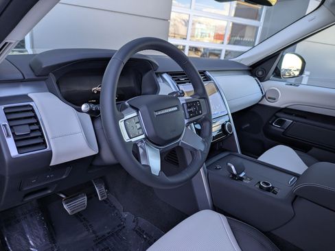 New 2026 Land Rover Discovery Limited Edition image 12