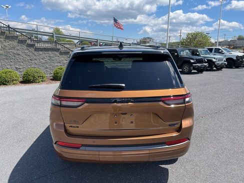 New 2026 Jeep Grand Cherokee Summit w/ Obsidian Package image 8