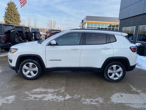 Certified 2019 Jeep Compass Latitude w/ Cold Weather Group image 9