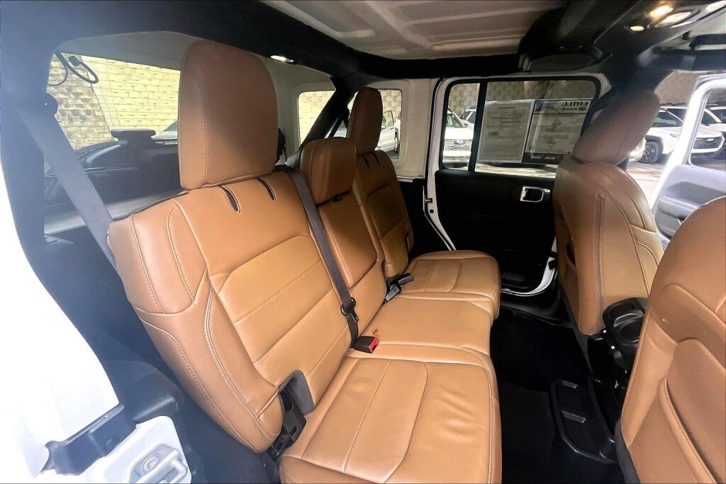 Used 2021 Jeep Wrangler Unlimited Sahara w/ Dual Top Group AWD/4WD image 15