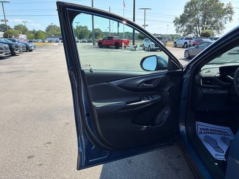 Certified 2025 Buick Envista Preferred w/ Convenience I Package FWD image 12