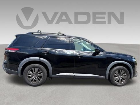 Certified 2022 Nissan Pathfinder SV w/ SV Premium Package AWD/4WD image 23