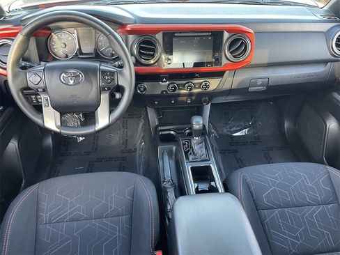 Used 2017 Toyota Tacoma TRD Off-Road image 13