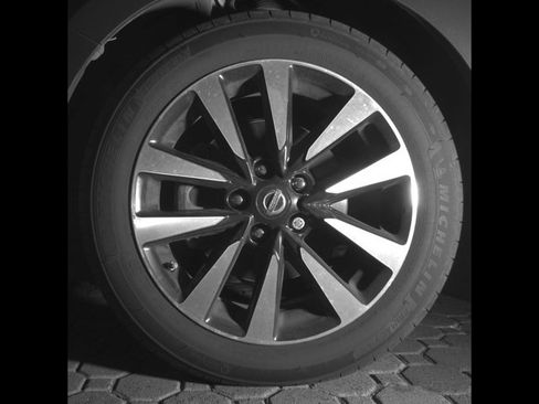 Used 2017 Nissan Altima 2.5 SV w/ Convenience Package FWD image 9